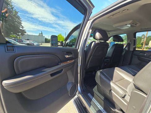 Used 2013 GMC Sierra 2500 Denali w/ Suspension Package, Off-Road AWD/4WD image 14