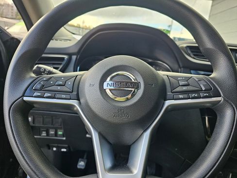 Used 2017 Nissan Rogue SV image 22
