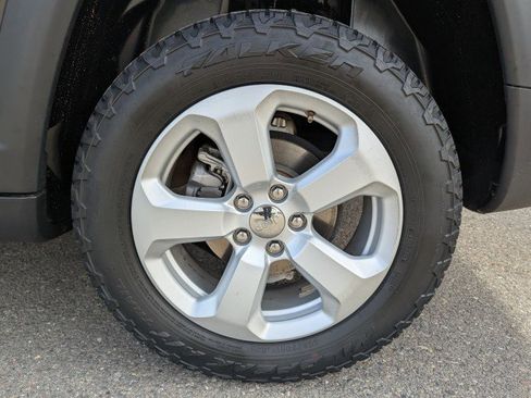 Used 2019 Jeep Compass Latitude w/ Popular Equipment Group AWD/4WD image 28