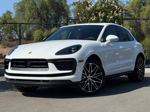 Used 2025 Porsche Macan AWD/4WD image 1