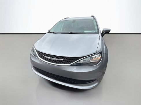 Used 2021 Chrysler Voyager Lxi FWD image 2