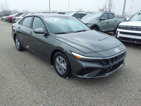 New 2026 Hyundai Elantra SE image 4