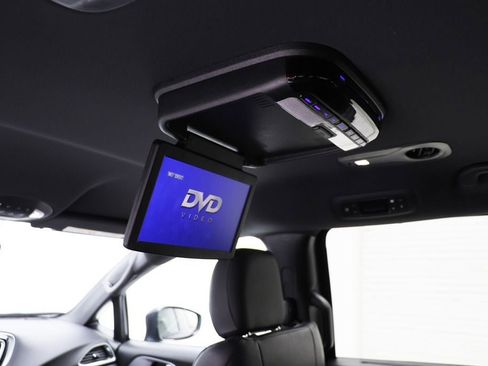 Used 2020 Chrysler Pacifica Touring-L w/ Advanced Safetytec Group image 17