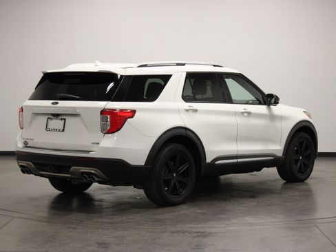 Used 2020 Ford Explorer Platinum w/ Premium Technology Package AWD/4WD image 8