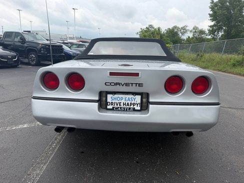 Used 1988 Chevrolet Corvette Convertible RWD image 6