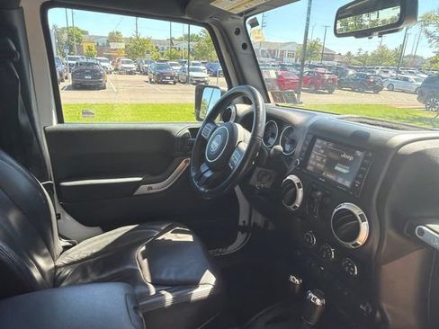 Used 2017 Jeep Wrangler Unlimited Sahara w/ Mopar Chrome Edition Group AWD/4WD image 12