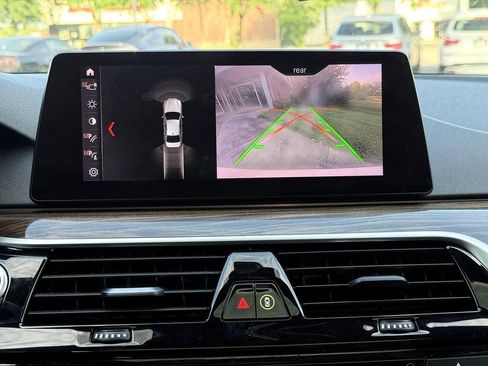Used 2019 BMW 530e w/ M Sport Package RWD image 17