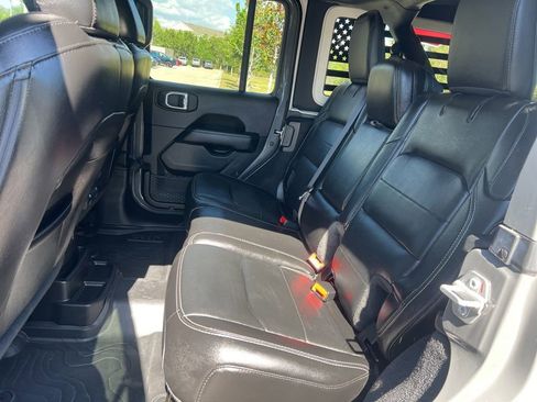 Certified 2020 Jeep Wrangler Unlimited Sahara AWD/4WD image 40