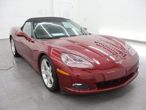 Used 2006 Chevrolet Corvette Convertible w/ Preferred Equipment Group RWD image 2