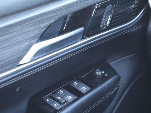 Used 2024 Jeep Wagoneer Series II w/ Flexible Seating Group RWD image 18