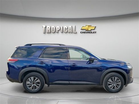 Used 2024 Nissan Pathfinder SV image 6