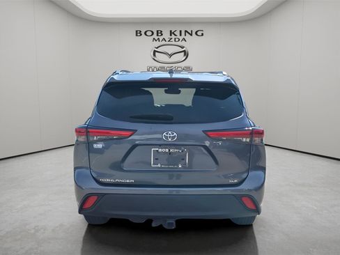 Used 2021 Toyota Highlander XLE image 4