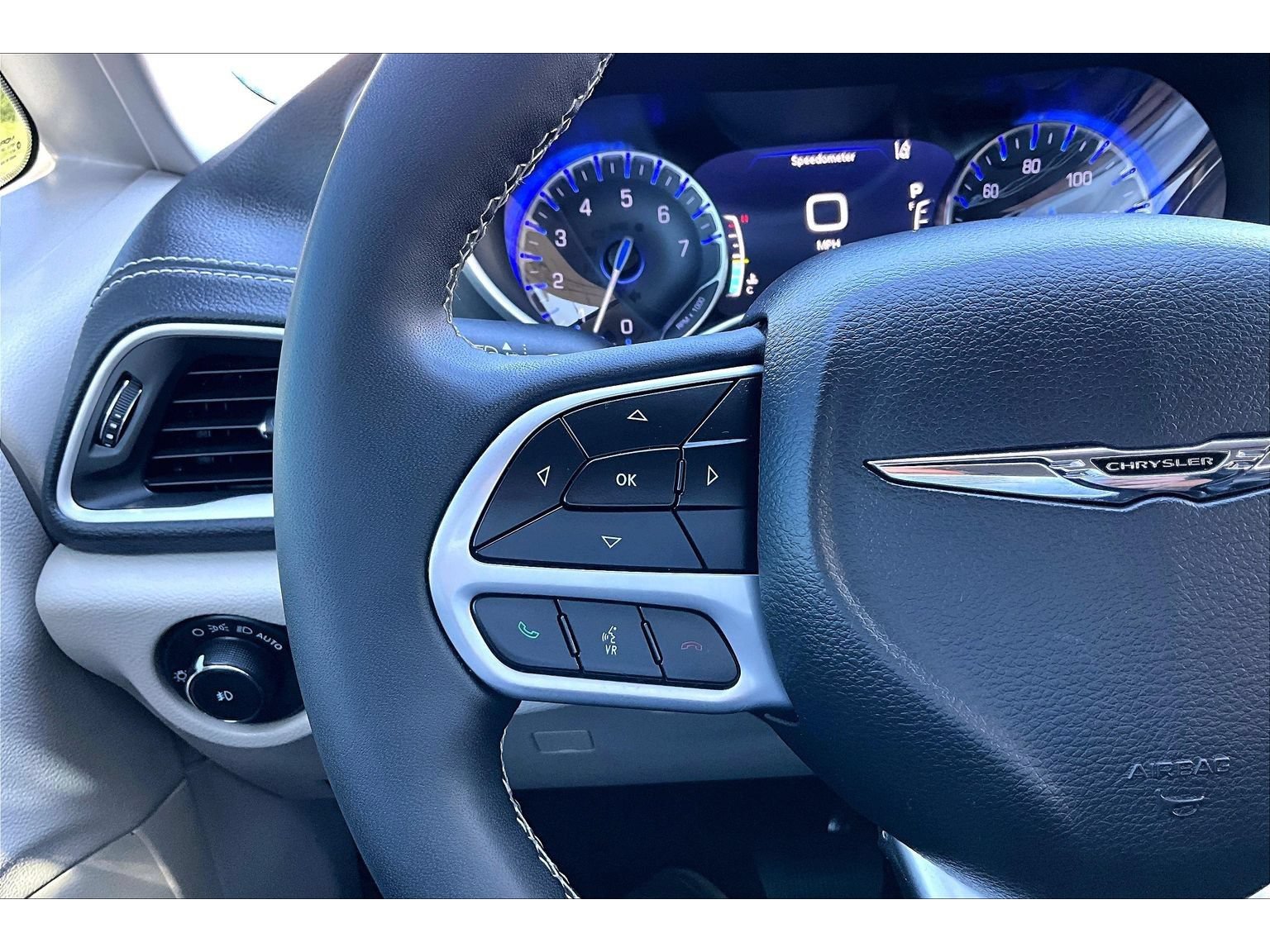 Certified 2022 Chrysler Pacifica Touring-L FWD image 11