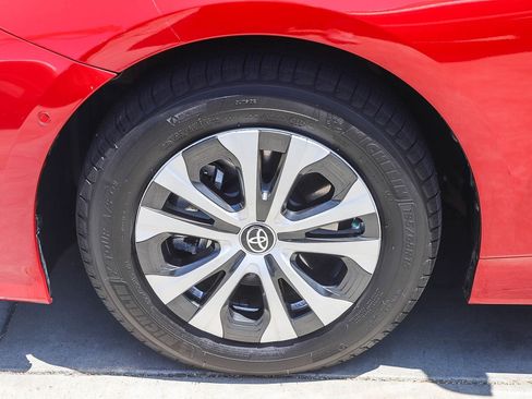 Certified 2022 Toyota Prius Prime Limited FWD image 10