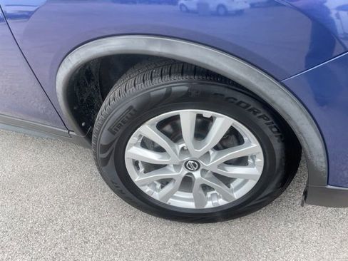 Used 2019 Nissan Rogue SV AWD/4WD image 17