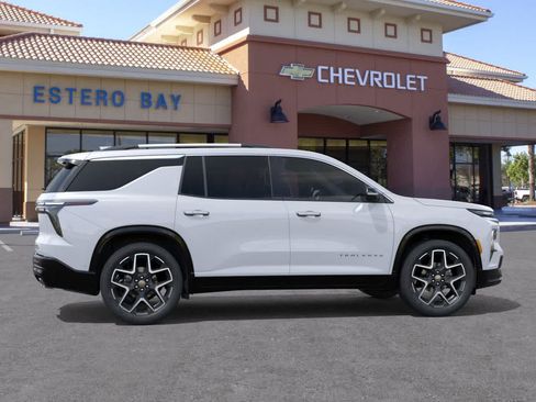New 2026 Chevrolet Traverse High Country FWD image 5