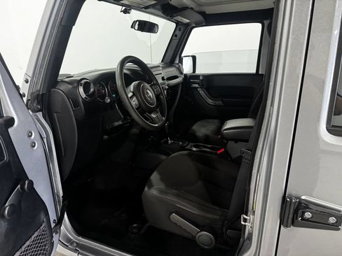 Used 2018 Jeep Wrangler Unlimited Sport w/ Max Tow Package AWD/4WD image 13