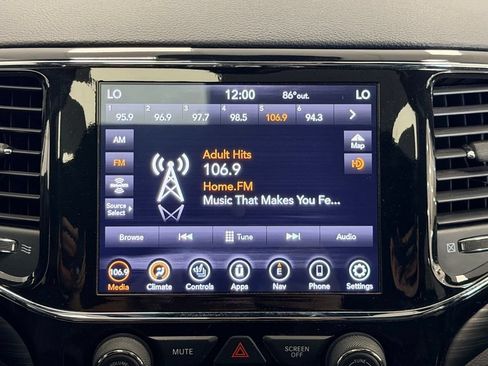 Used 2022 Jeep Grand Cherokee Altitude AWD/4WD image 11
