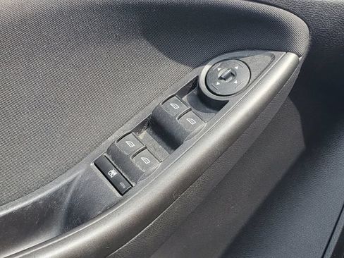 Used 2015 Ford Focus SE w/ Equipment Group 201A FWD image 10