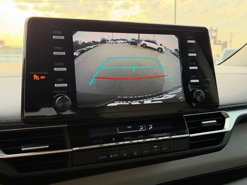 Used 2022 Toyota Sienna LE FWD image 19