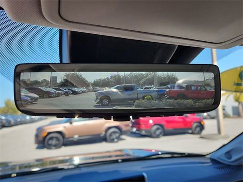 Used 2022 Toyota RAV4 XLE Premium image 21