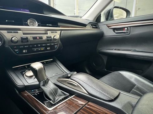 Used 2017 Lexus ES 350 w/ Luxury Package image 46