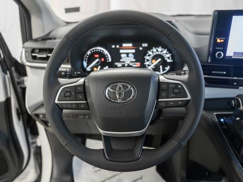 New 2026 Toyota Sienna XLE AWD/4WD image 31