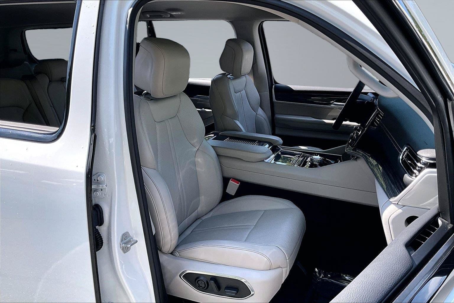 Certified 2022 Jeep Wagoneer Series II AWD/4WD image 7