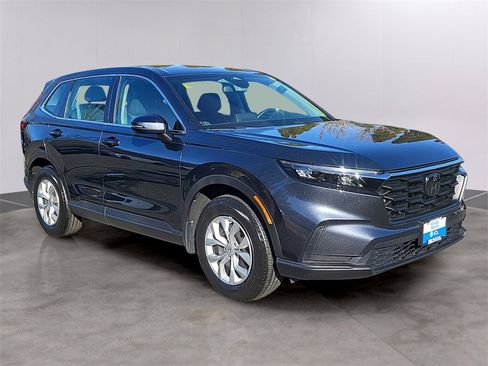 Used 2023 Honda CR-V LX image 3