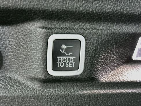 Used 2023 Jeep Grand Cherokee L Laredo AWD/4WD image 7