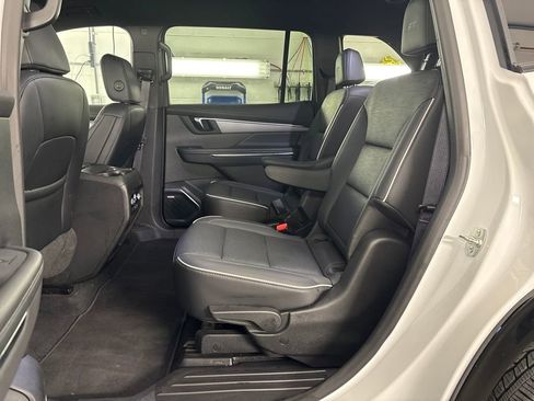 Used 2025 Buick Enclave Sport Touring image 27