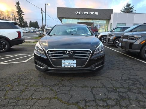 Used 2017 Hyundai Sonata Limited w/ Ultimate Package 02 image 4