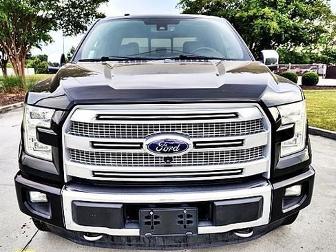 Used 2015 Ford F150 Platinum w/ Equipment Group 701A Luxury AWD/4WD image 12