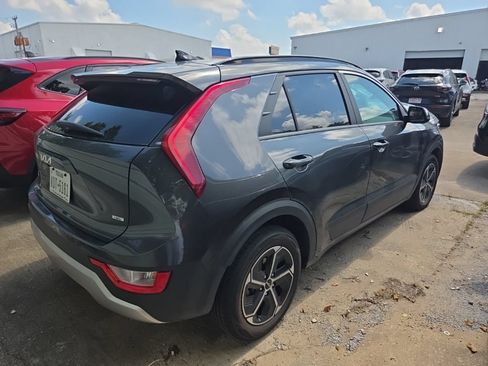 Used 2025 Kia Niro LX FWD image 9