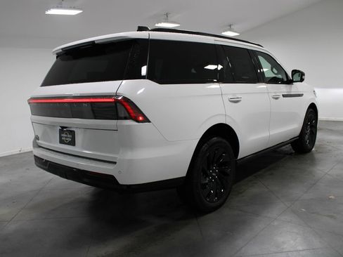 New 2026 Lincoln Navigator Reserve w/ Jet Appearance Package image 8