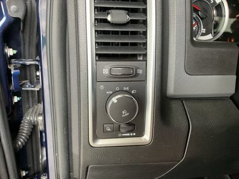 Used 2016 RAM 2500 SLT w/ Luxury Group AWD/4WD image 7