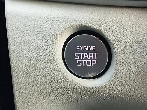 Used 2025 Kia Sorento S image 20