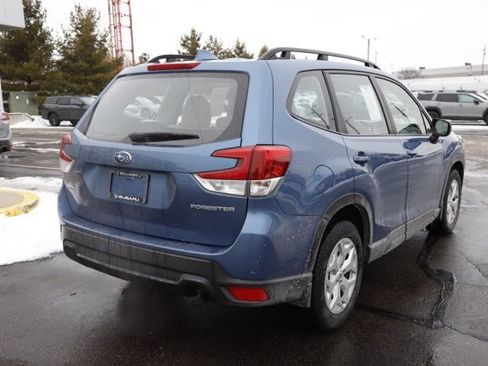 Used 2023 Subaru Forester Base image 3