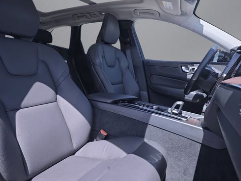 Certified 2023 Volvo XC60 T8 Plus AWD/4WD image 12