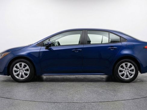 Used 2025 Toyota Corolla LE image 3