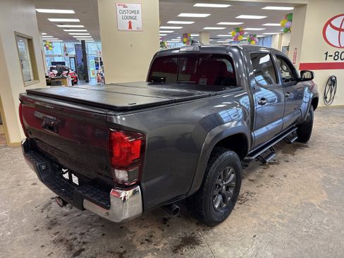 Used 2023 Toyota Tacoma SR5 w/ Black Out Package (TMS) AWD/4WD image 9