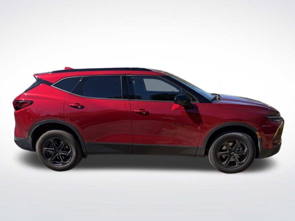 Used 2024 Chevrolet Blazer LT FWD image 8