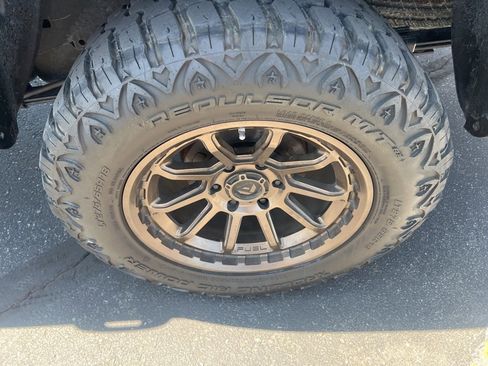 Used 2023 Toyota Tacoma Limited w/ Nightshade Package image 5