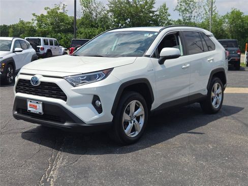 Used 2021 Toyota RAV4 XLE Premium AWD/4WD image 4