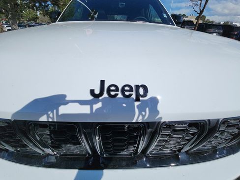 New 2025 Jeep Grand Cherokee Altitude image 23