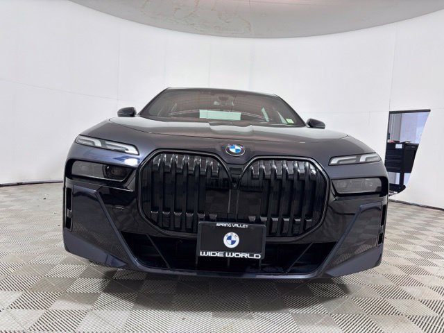Used 2025 BMW 760i xDrive AWD/4WD image 2
