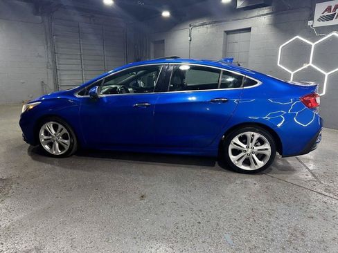 Used 2017 Chevrolet Cruze Premier FWD image 2