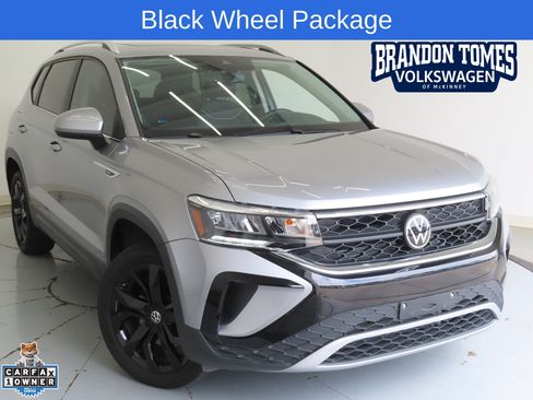 Used 2023 Volkswagen Taos SE w/ Panoramic Sunroof Package FWD image 1