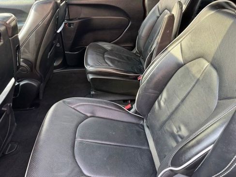 Used 2020 Chrysler Pacifica Limited w/ Advanced Safetytec Group FWD image 8