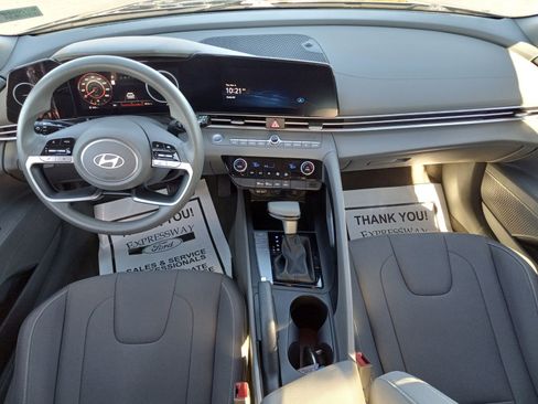 Used 2024 Hyundai Elantra SEL image 14